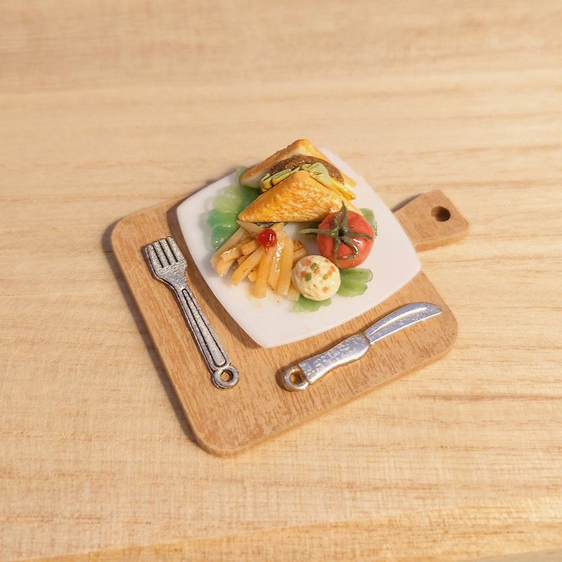 Dinner Plate Healthy Steak Sandwich Handmade Pocket Custom Key Ring/Pin/Magnet - เข็มกลัด/พิน - ดินเหนียว หลากหลายสี