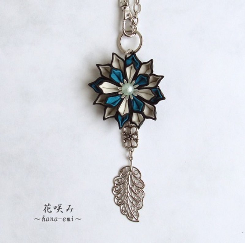 つまみ細工　花とリーフのバッグチャーム　ターコイズグリーン - 吊飾/掛飾 - 棉．麻 綠色