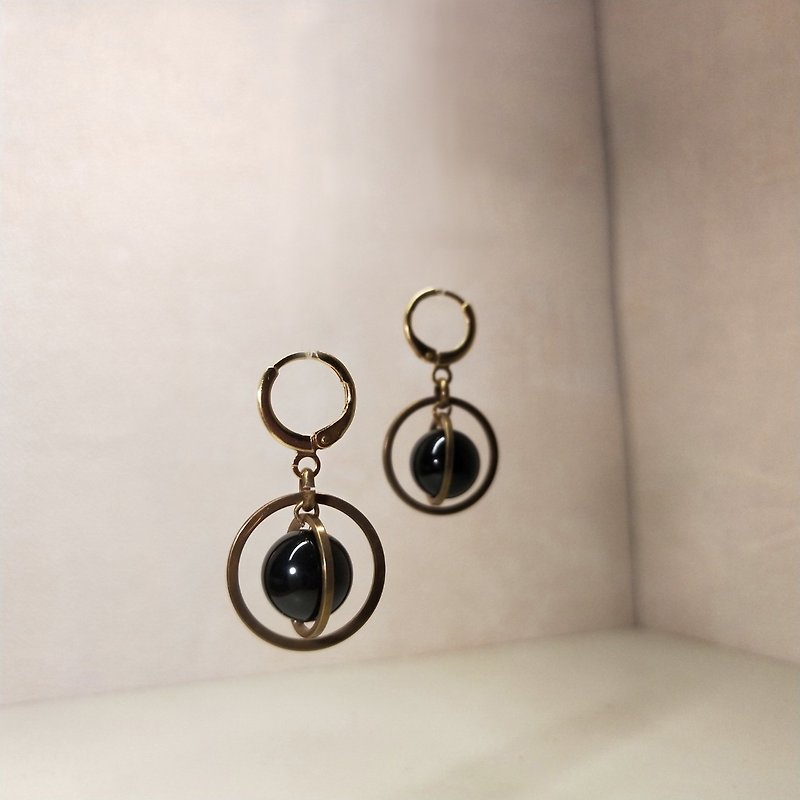 黃銅天然石耳環 - 設計款 - 宇宙星系 - 黑洞(黑瑪瑙) - 耳環/耳夾 - 寶石 