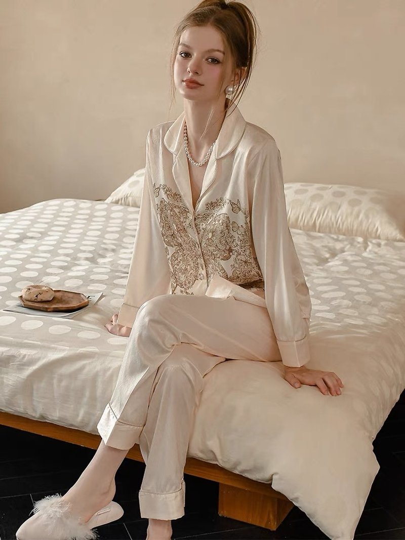 satin pajamas with long sleeves and butterfly on front - 睡衣/居家服 - 其他材質 