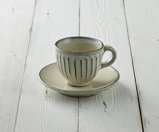 Highly Aesthetic Coffee Cup And Saucer Set, Made Of Ceramic