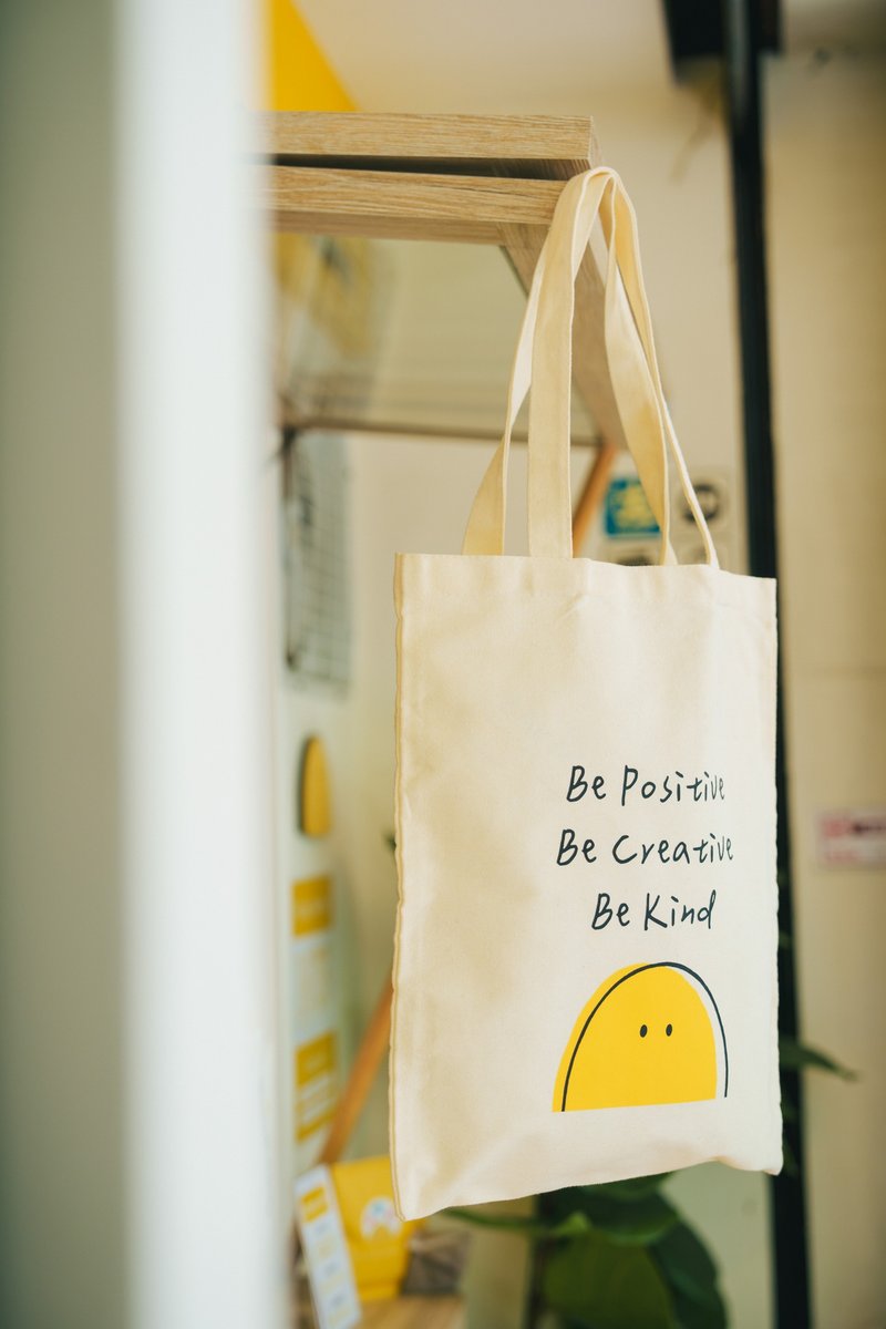 Yellow Monday Canvas Bag - กระเป๋าถือ - เส้นใยสังเคราะห์ ขาว