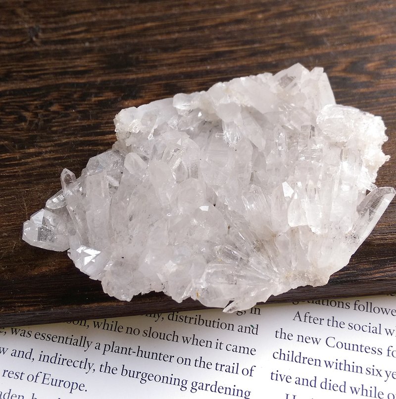 Crystal 四川產地 不規則晶簇 白水晶晶簇 天然礦石 原礦 - 擺飾/家飾品 - 其他材質 