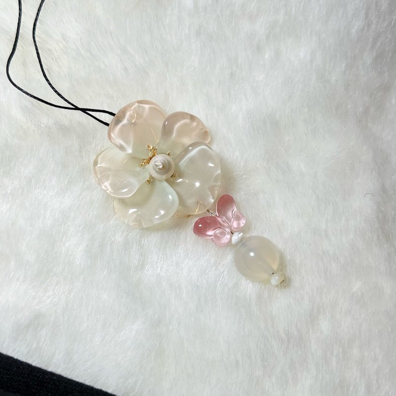 Necklace of rose flowers, pearls and pink butterflies embellished with white agate beads丨Ethereal style‧ One object, one picture‧ - Necklaces - Colored Glass Multicolor