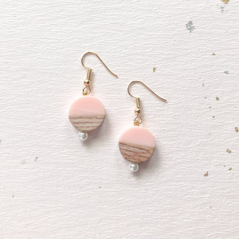 |Limited Edition | Textured wood grain hand-made earrings can be changed to Clip-On Valentine's Day gift - Earrings & Clip-ons - Wood Pink