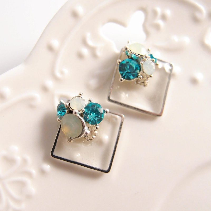 Spring flowers 【CR0215】 x clip-style earrings ● stainless steel, silicone ear [diamond] - Earrings & Clip-ons - Gemstone Blue