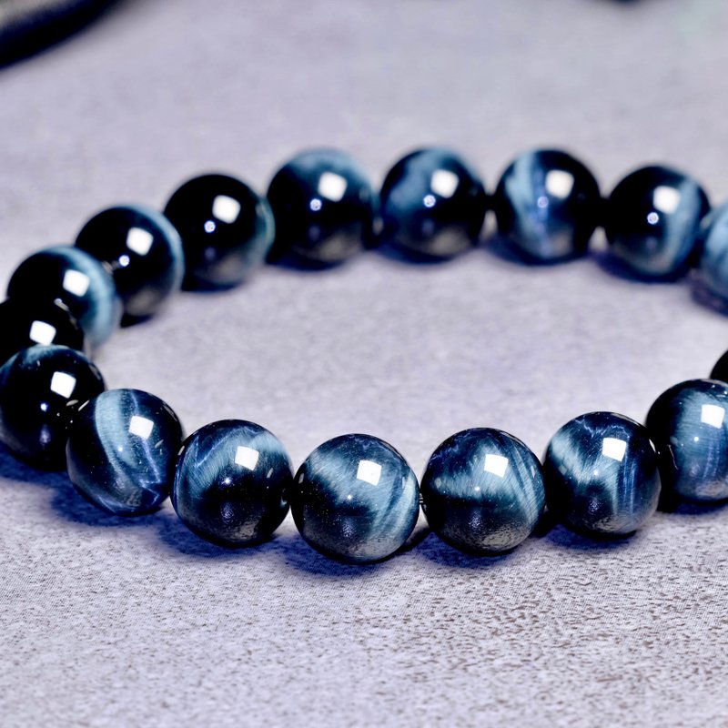 **SALE**10mm Lightning Lightning Blue Tiger Eye Crystal Bracelet Only for wrists with a circumference of Stone - สร้อยข้อมือ - คริสตัล สีน้ำเงิน