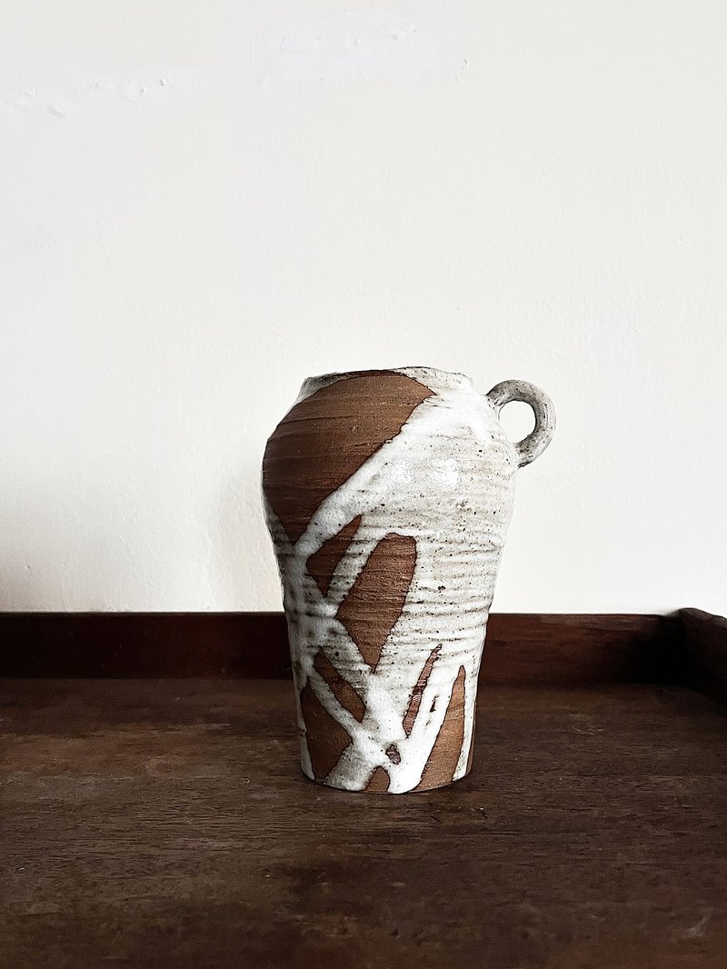 White single-eared flower vase | Pottery - เซรามิก - ดินเผา ขาว