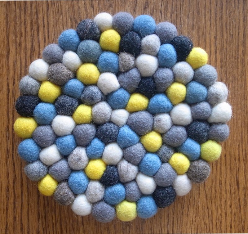 Potholder, Trivet, Pan Coaster, Pot holder, Felt ball Trivet Round 20cm Grey - ผ้ารองโต๊ะ/ของตกแต่ง - ขนแกะ สีเทา