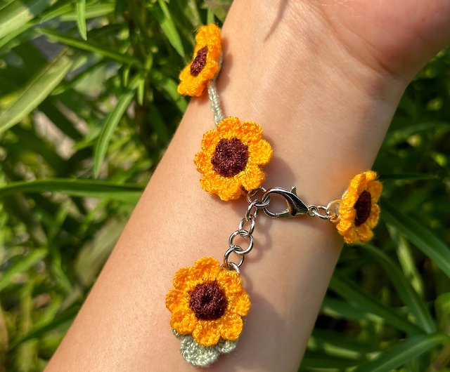 Blooming bracelet