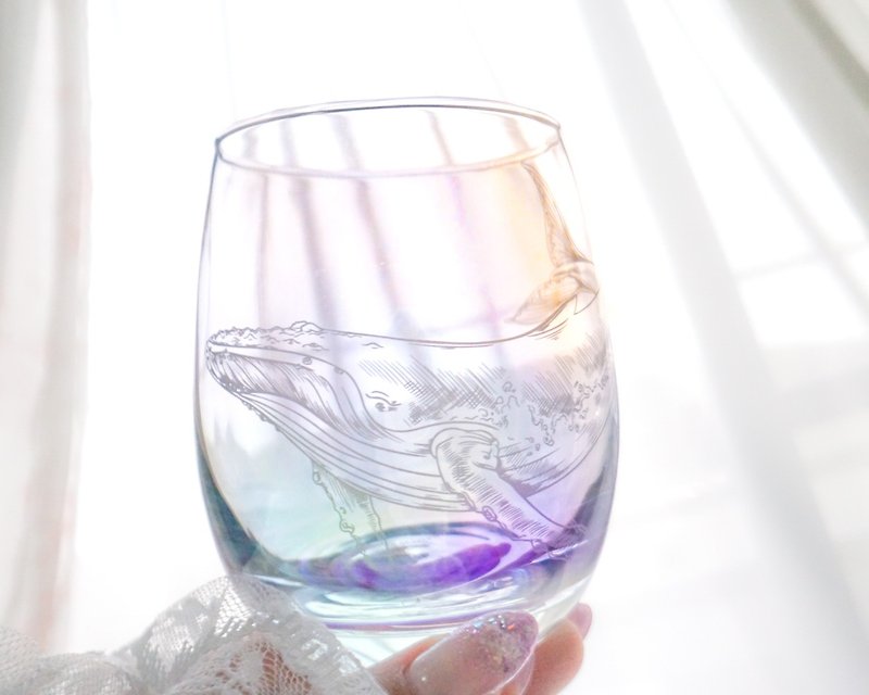 A glass of whale swimming in the aurora sea - แก้ว - แก้ว สีน้ำเงิน