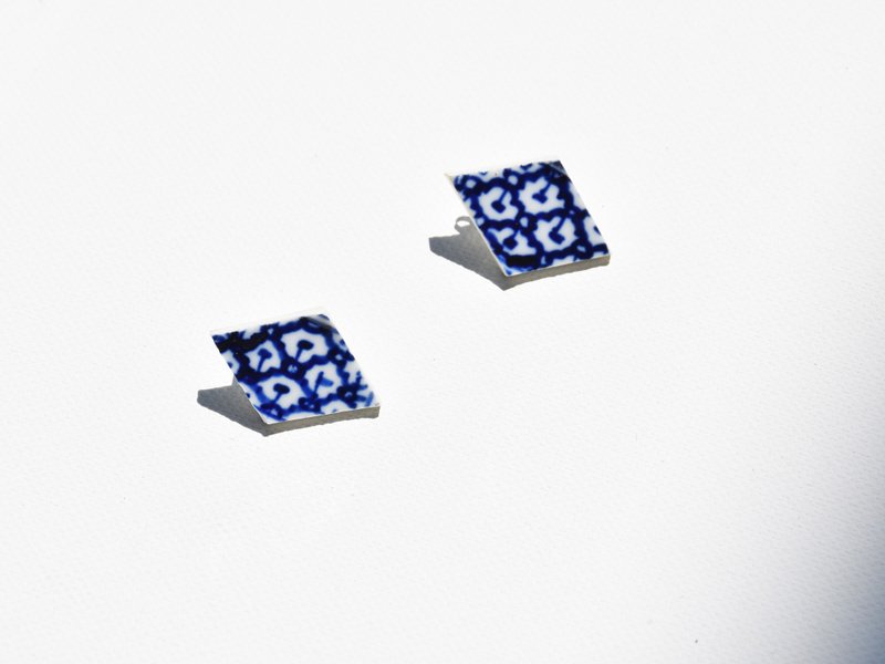 KRAM DIAMOND SQUARE, CERAMIC EARRING WITH SILVER 92.5% - 耳環/耳夾/耳骨夾 - 瓷 藍色