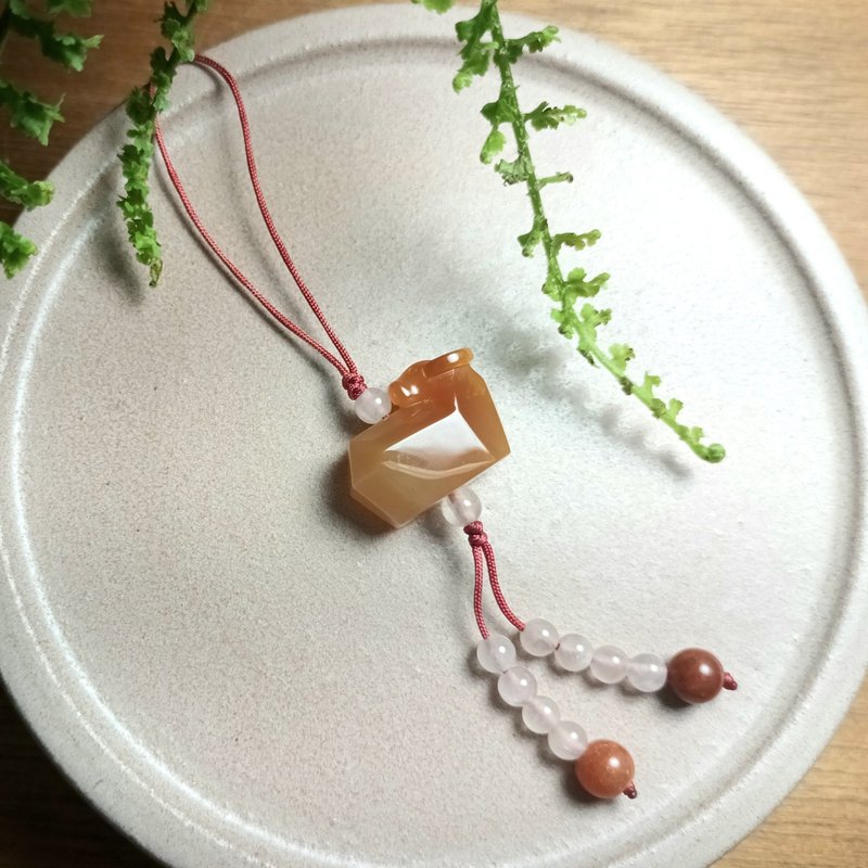 吊飾 牛轉乾坤 紅玉髓+粉晶+紅東菱玉/扭轉乾坤好運來/ - 吊飾/掛飾 - 玉石 紅色