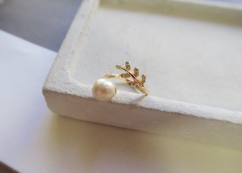 Cotton Pearl Ring Laurel Stone - แหวนทั่วไป - ไข่มุก สีทอง