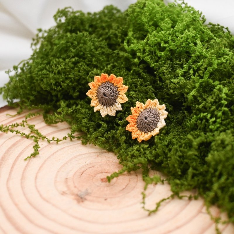 日向小花 ひまわり 向日葵 ピアス イヤリング かぎ針編み 花 - ピアス・イヤリング - コットン・麻 ゴールド