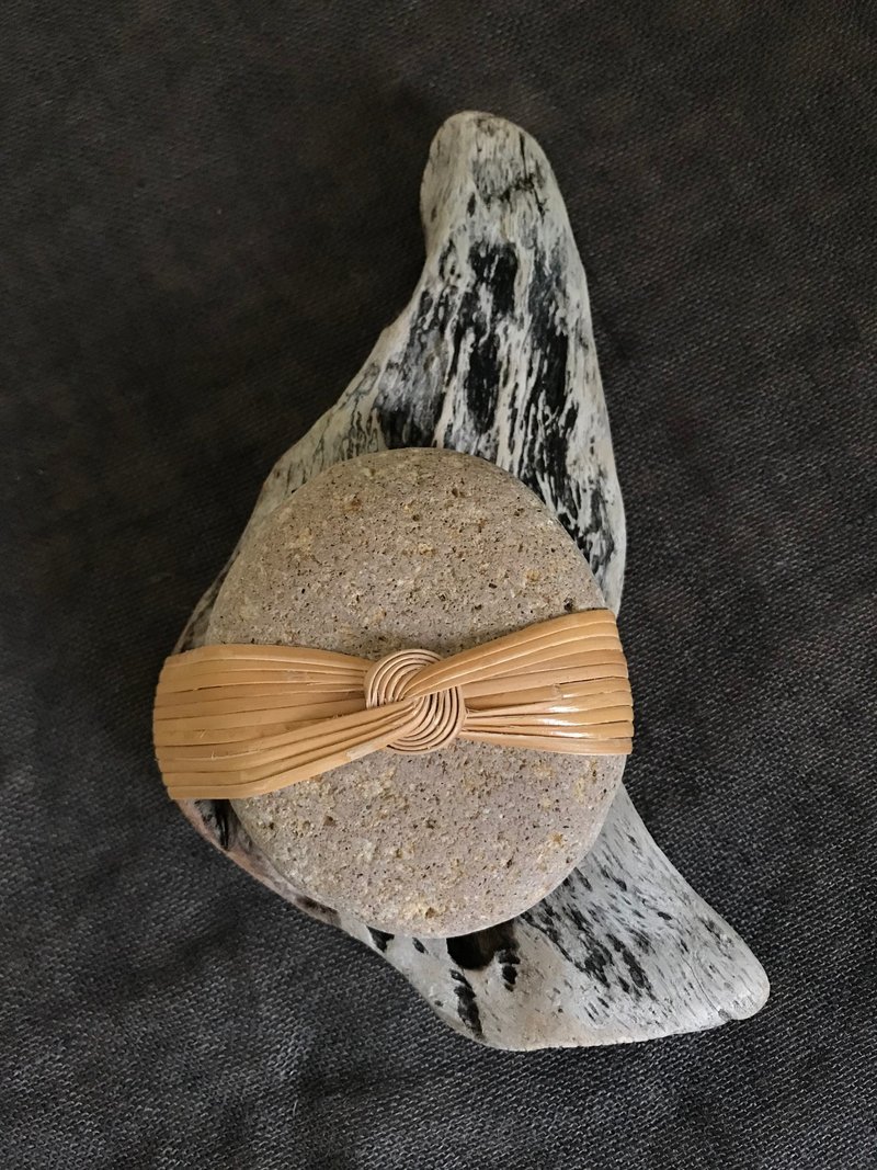 Woven Stone with Driftwood  (medium) - ของวางตกแต่ง - หิน สีเทา