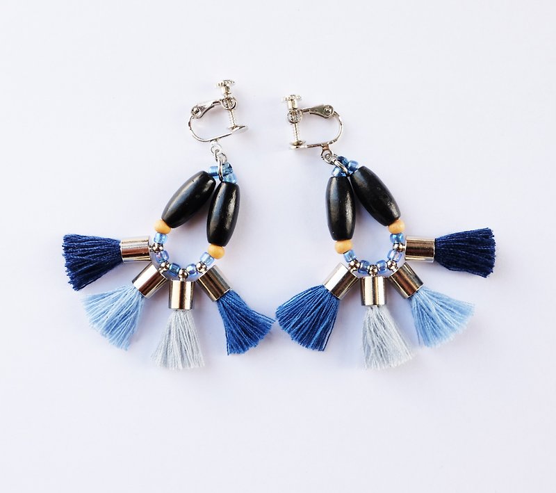 Colorful tassel earring in blue shades/matte gray and wooden beads - 耳環/耳夾 - 其他材質 藍色
