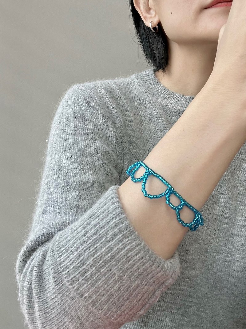 Beaded bracelet - Light blue *Christmas Gift Wrapping - สร้อยข้อมือ - วัสดุอื่นๆ สีน้ำเงิน