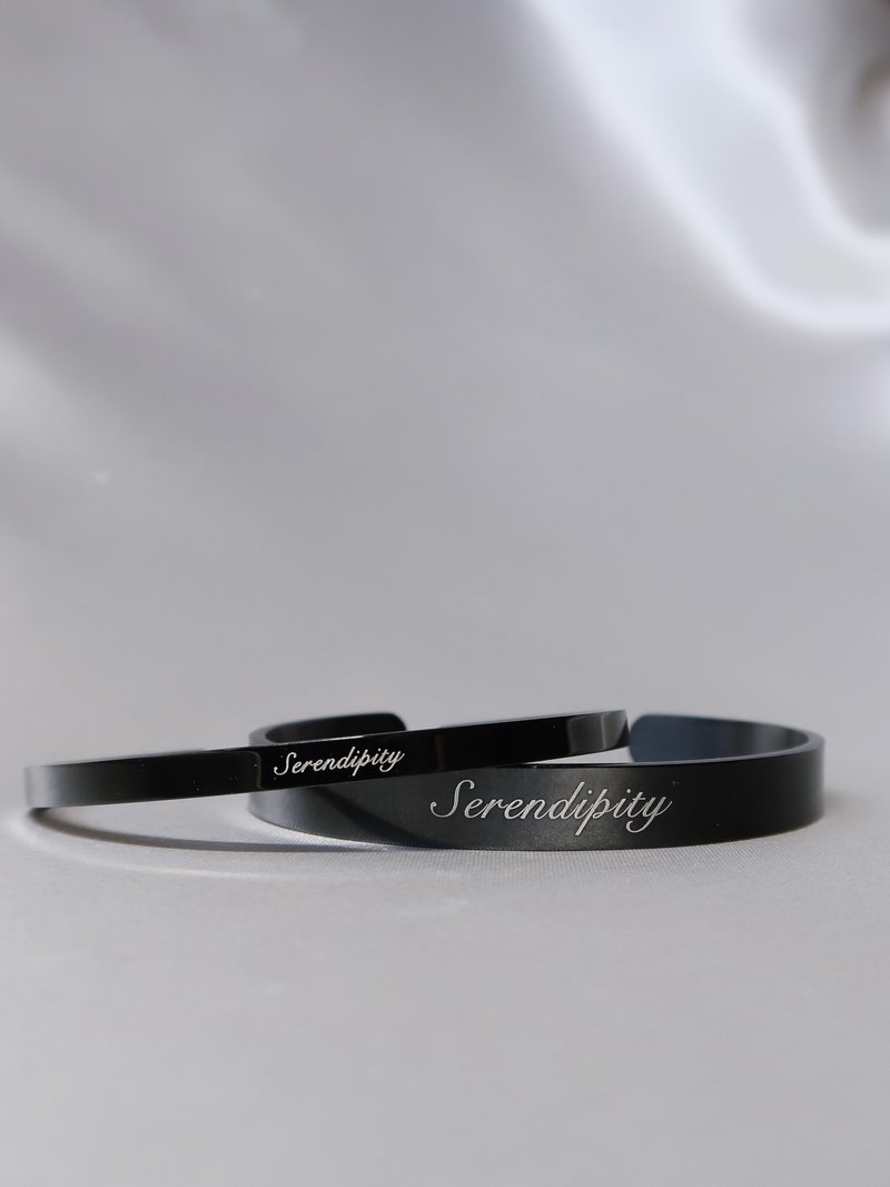 Serendipity black bracelet - สร้อยข้อมือ - โลหะ สีดำ