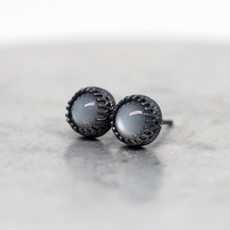 Gray Moonstone Crown Stud Earrings - Black Sterling Silver - 6mm Round - ต่างหู - โลหะ สีเทา