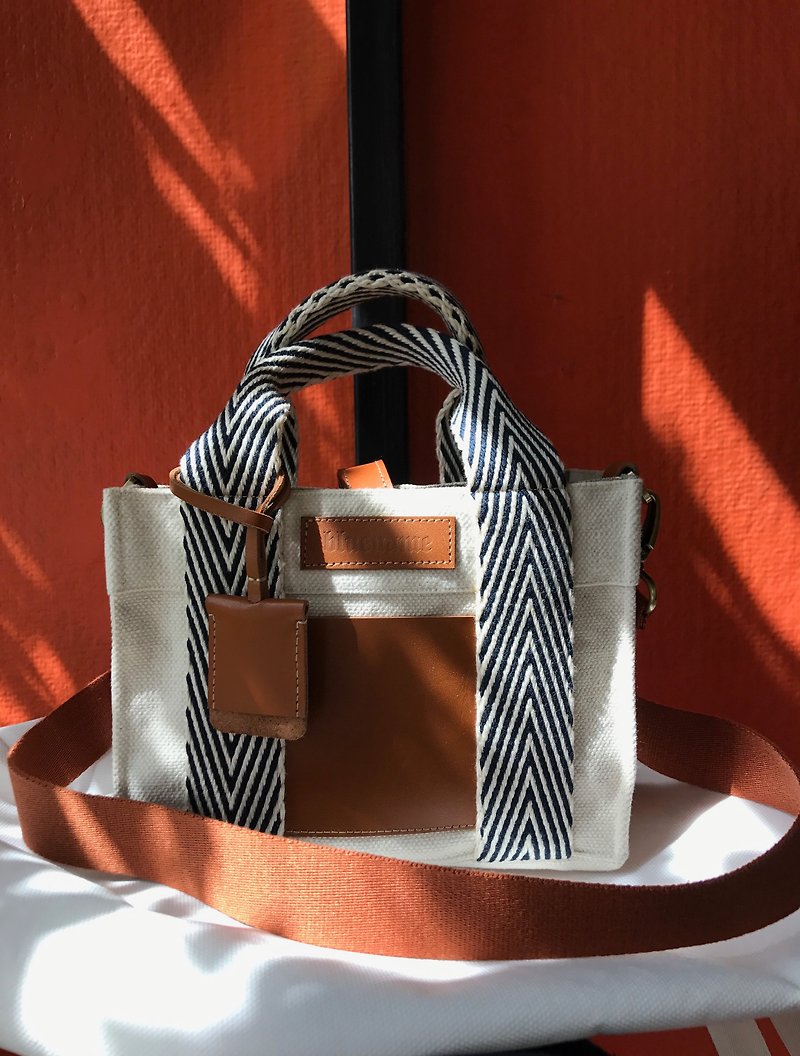 Mini Merlot Bag / White color - กระเป๋าถือ - ผ้าฝ้าย/ผ้าลินิน ขาว
