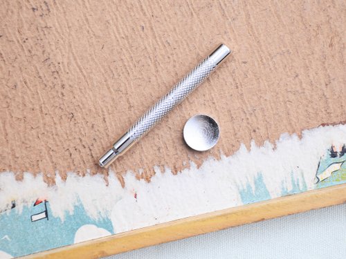 港產皮革｜Leatherism Handmade Products 【大跳豆系列—四合釦衝釦器 連底座｜15mm釦面適用】手工皮革 個人化 皮革DIY 皮革工具 四合釦 啪鈕 車縫鈕 打鈕工具