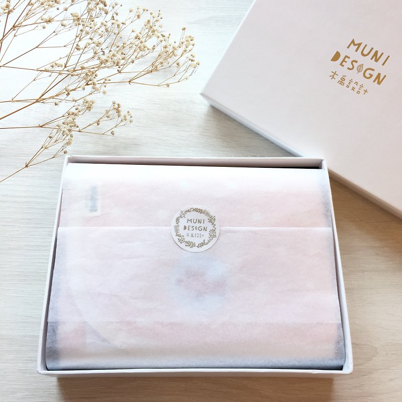 Muni Design Muyu Design Miyue Gift Box - 3 Bibs, 1 Bib - Baby Gift Sets - Cotton & Hemp 