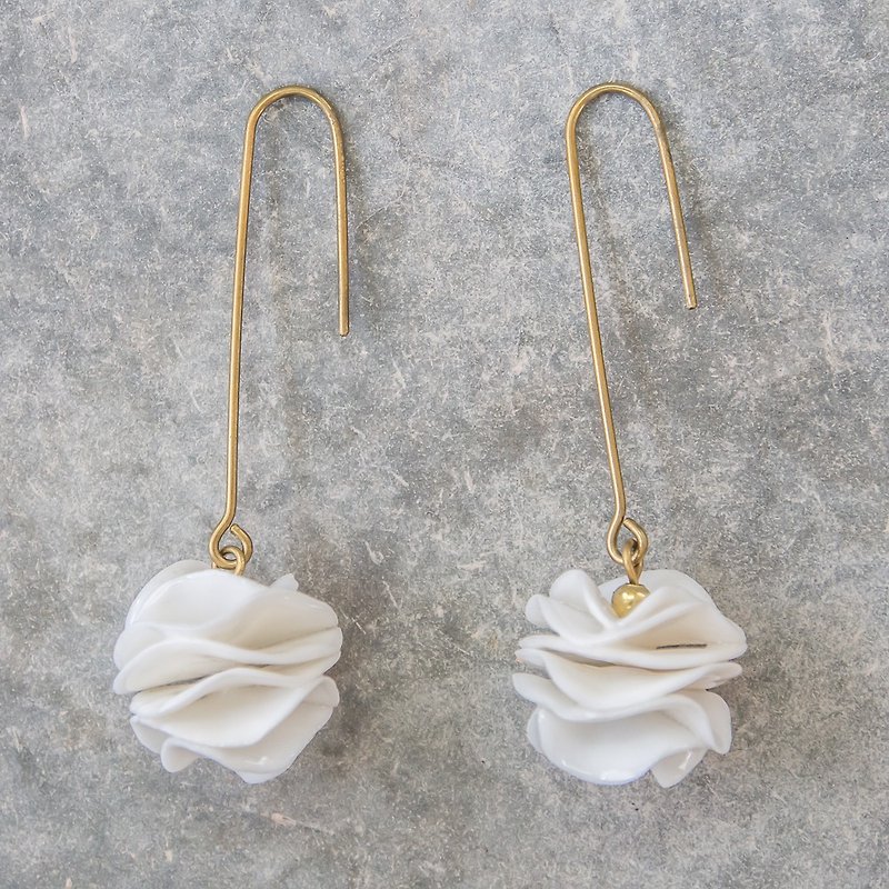 瓷製小花束鈎式耳環-白色 - 耳環/耳夾 - 瓷 白色