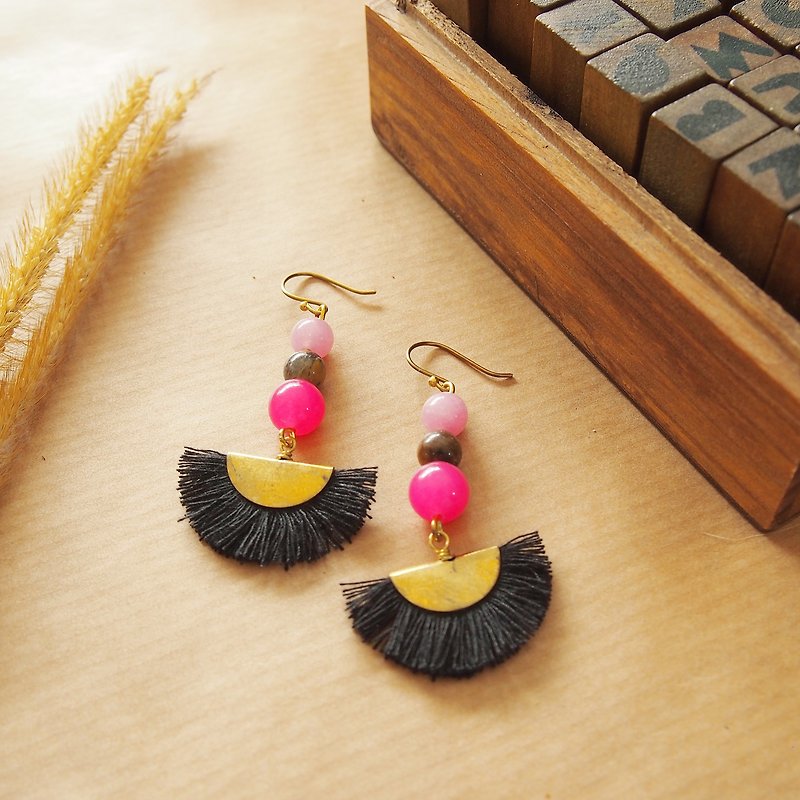 Pink stone with black fan tassel earrings - 耳環/耳夾 - 石頭 粉紅色