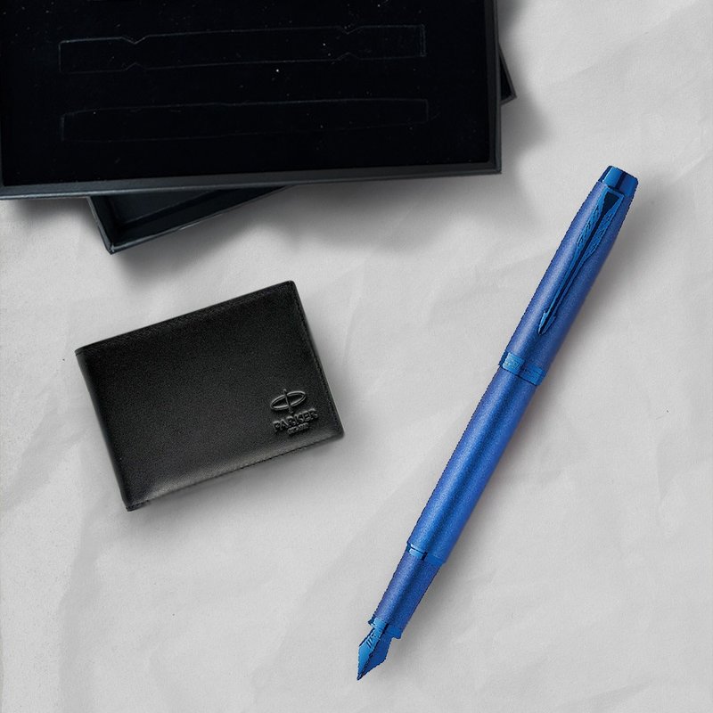 Parker 派克新IM 電光藍鋼筆  牛皮短夾禮盒  免費刻字 - 鋼筆 - 其他金屬 藍色