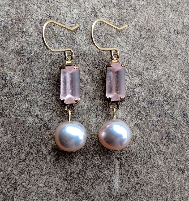Pastel Pink Vintage Glass Pearl Drop Earrings - ต่างหู - ไข่มุก สึชมพู
