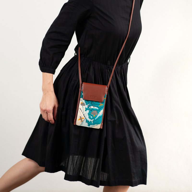 Emair Traveller No. 2 - Leather Phone Bag with One-of-a-Kind Embroidery - 其他 - 真皮 咖啡色