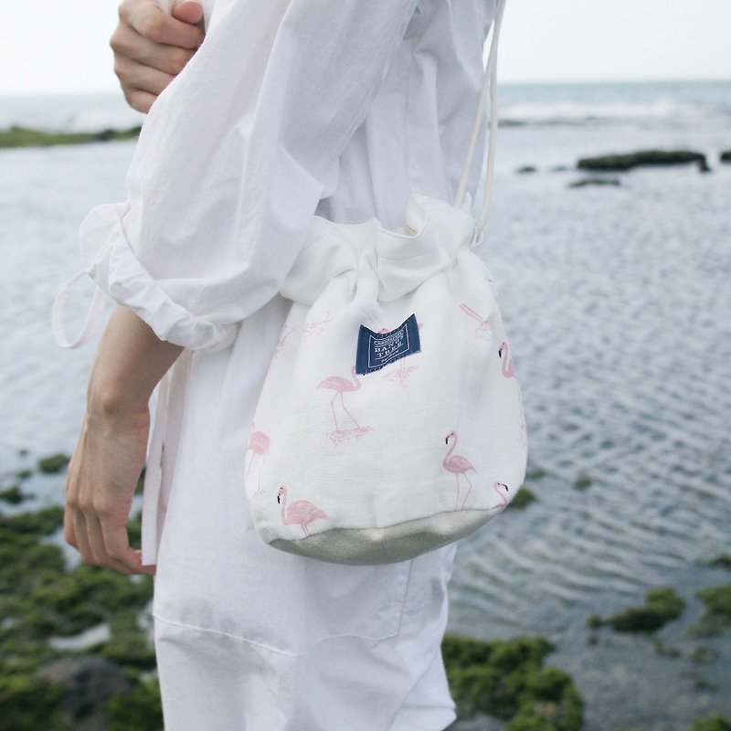 Side of the bucket bag _ white red crane - Messenger Bags & Sling Bags - Cotton & Hemp White