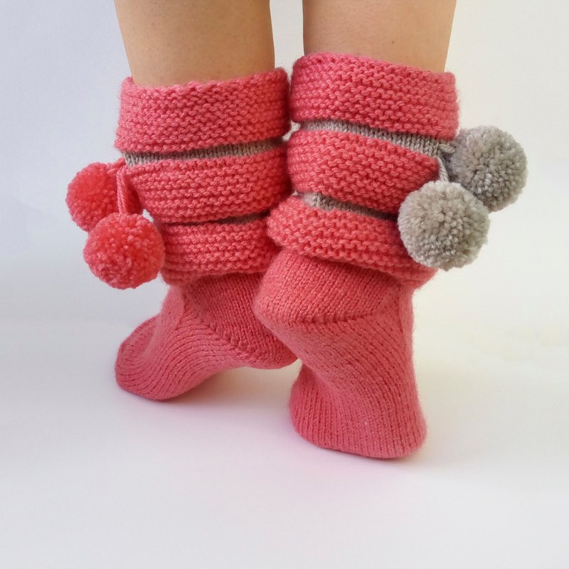 Knitted Slippers Women Slipper Socks with Pom Pom Knit Slippers Wool Bed Socks - ถุงเท้า - ขนแกะ สึชมพู