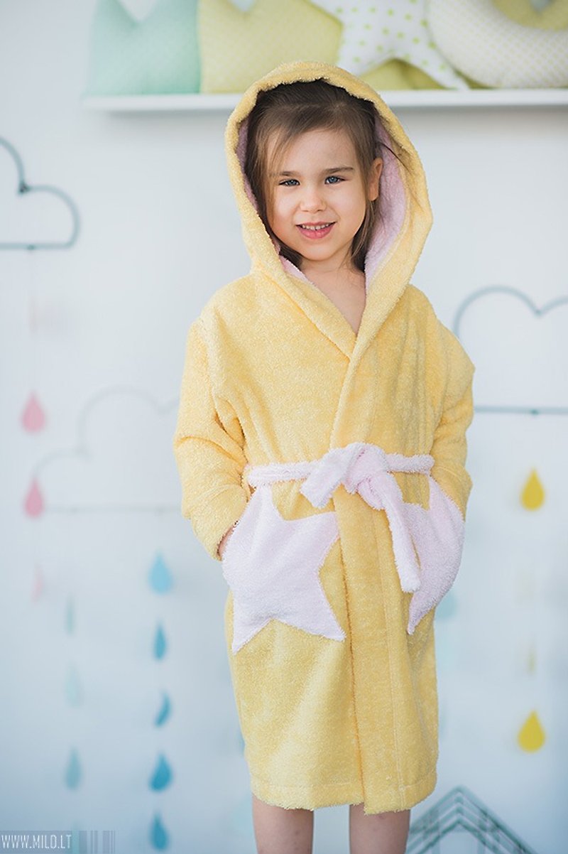 Yellow bathrobe with star pockets and hood for kids - 其他 - 棉．麻 黃色