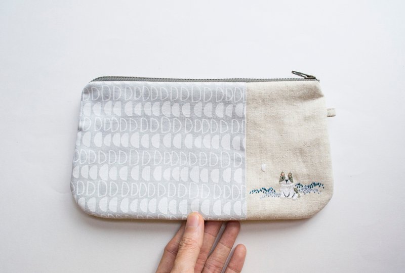 French Bulldog Embroidered Zip Pouch- Half Moons Print - 錢包/皮夾/長短夾 - 棉．麻 銀色