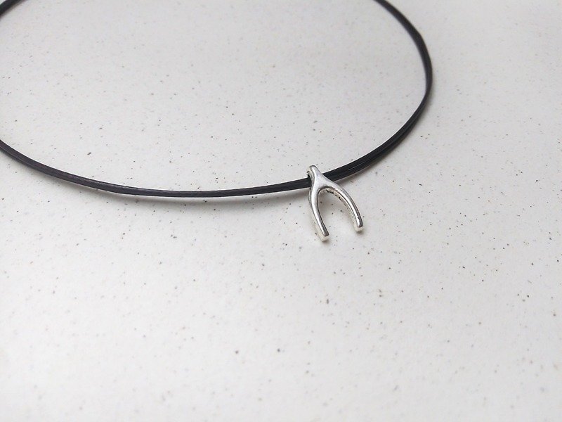 Hand-made x Necklace Wishing Bone (Ancient Silver) Plain Simple Wax String Thin Line - สร้อยคอทรง Collar - วัสดุอื่นๆ สีเงิน
