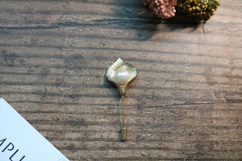 Golden budding pearl brooch brooch, simple and atmospheric pin insertion birthda - Brooches - Other Metals Gold