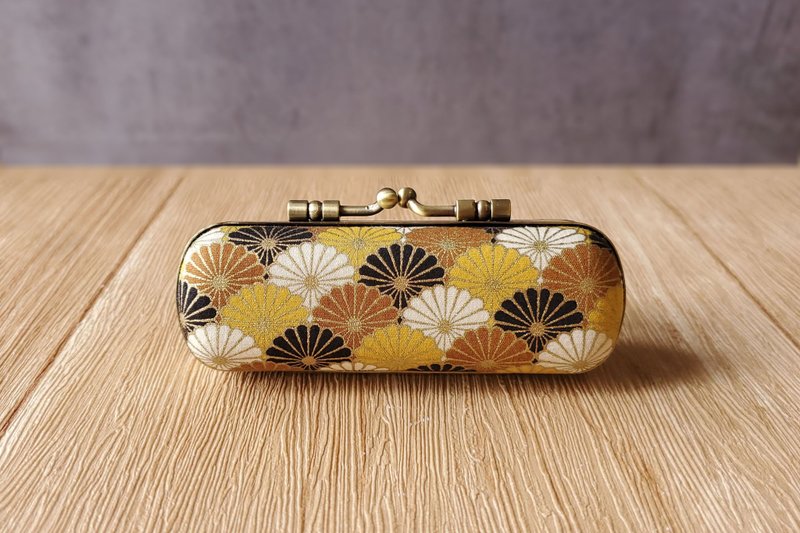 Hot Stamping and Wind Chrysanthemum and Japanese Pattern Stamp Box Lipstick Box Mouth Gold Headphones - Storage - Cotton & Hemp 