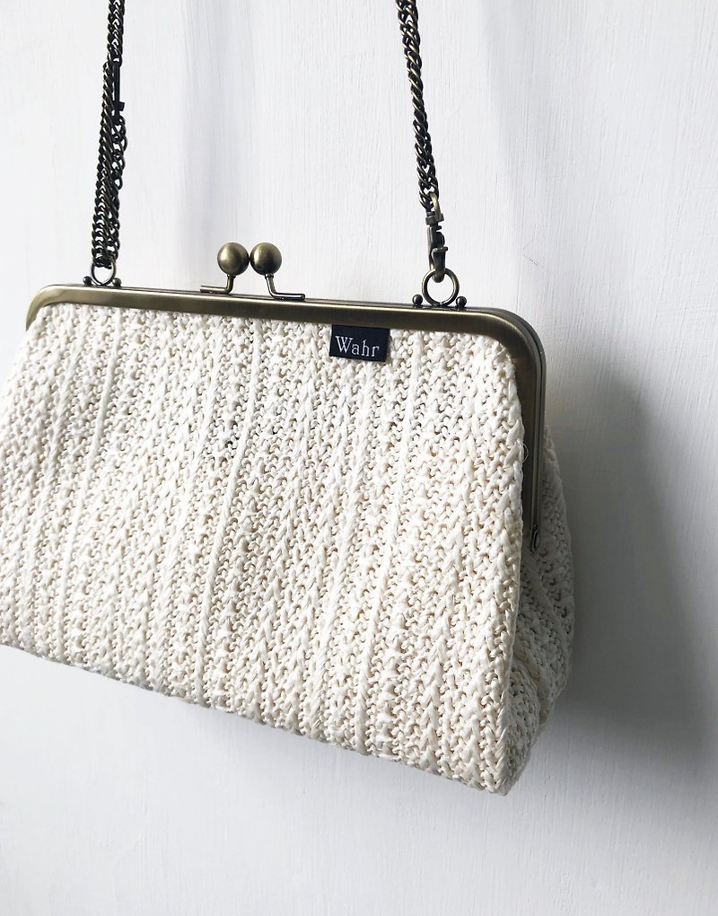 White weave clasp frame bag/with chain/ cosmetic bag - กระเป๋าคลัทช์ - เส้นใยสังเคราะห์ ขาว