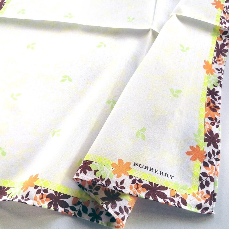 Burberry Vintage Handkerchief Floral 20 x 19.5 inches - ผ้าเช็ดหน้า - ผ้าฝ้าย/ผ้าลินิน สีเหลือง