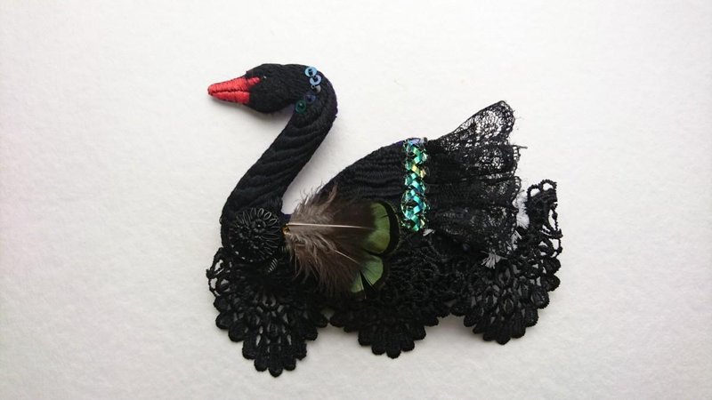 IRODORI AZ brooch(コクチョウ) - 胸針 - 棉．麻 黑色
