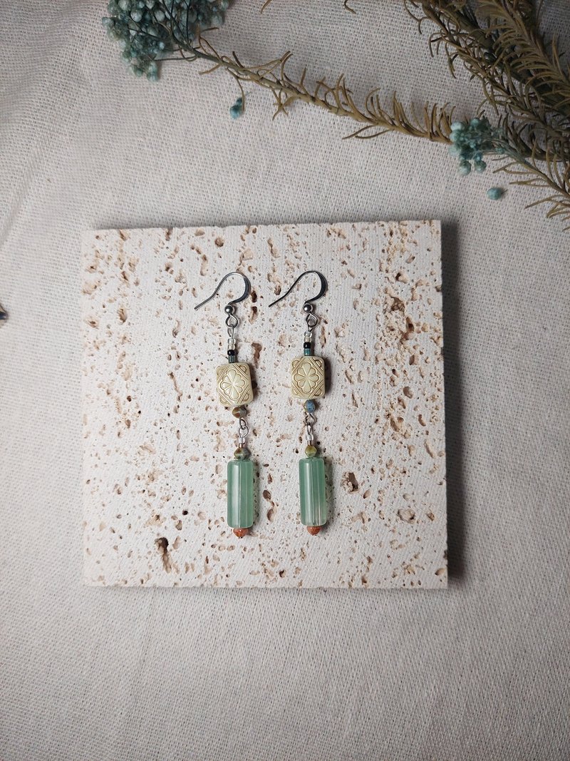 Peerless elegance - Butterfly love earrings, ear pins, ear hooks, Clip-On - ต่างหู - แก้ว 