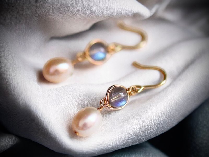 Hand-wound Japanese imported natural freshwater bright light bulb pearl natural labradorite temperament earrings and Clip-On - Earrings & Clip-ons - Pearl Gold