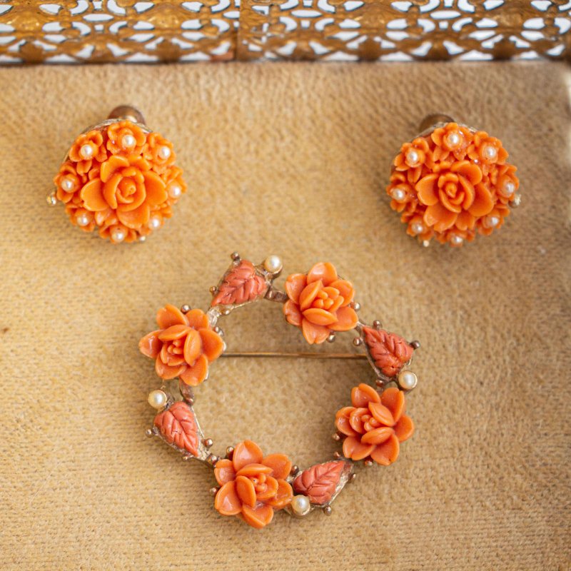 American antique rose cluster imitation coral inlaid imitation pearl gold-plated earrings brooch set - ต่างหู - พลาสติก สีส้ม