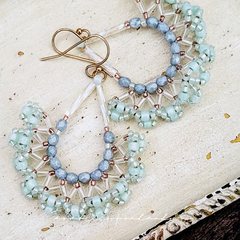 Beaded lace ruffle earrings convertible into clip-on protein green - ต่างหู - วัสดุอื่นๆ สีเขียว