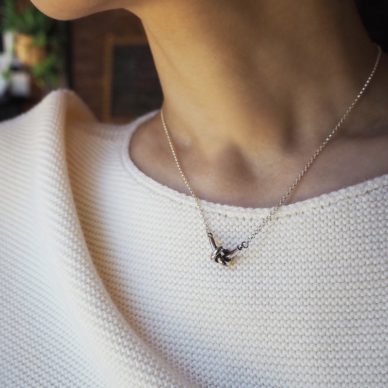 heart knot necklace_心結項鍊 出口 閨蜜 秘密 打結 女朋友 情人 - 項鍊 - 銀 銀色
