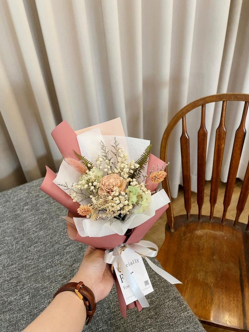 Dried bouquet [soft pink small bouquet] birthday gift rose bouquet birthday bouquet graduation bouquet - ช่อดอกไม้แห้ง - พืช/ดอกไม้ 