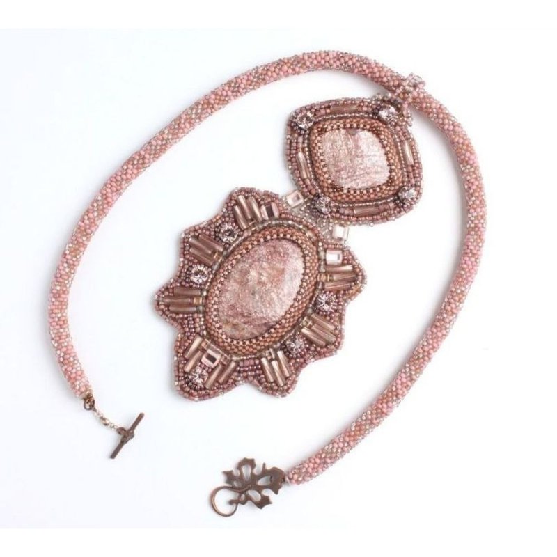 Pendant with aventurine beige ethnic boho - สร้อยคอ - เครื่องเพชรพลอย สีส้ม