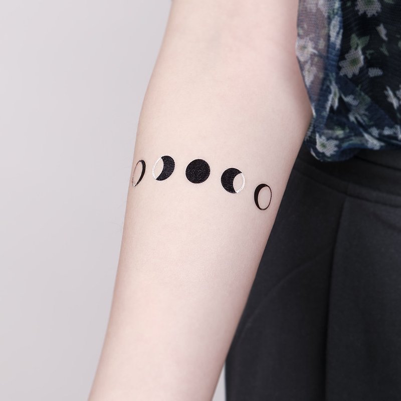 Surprise Tattoos - Moon Phase Temporary Tattoo - สติ๊กเกอร์แทททู - กระดาษ สีเงิน